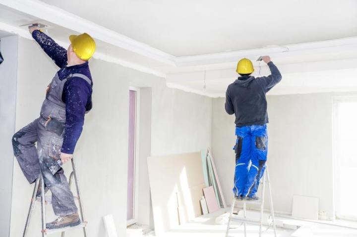 Comment choisir entre le plâtre traditionnel et les plaques de plâtre pour les murs intérieurs ? Le Marin